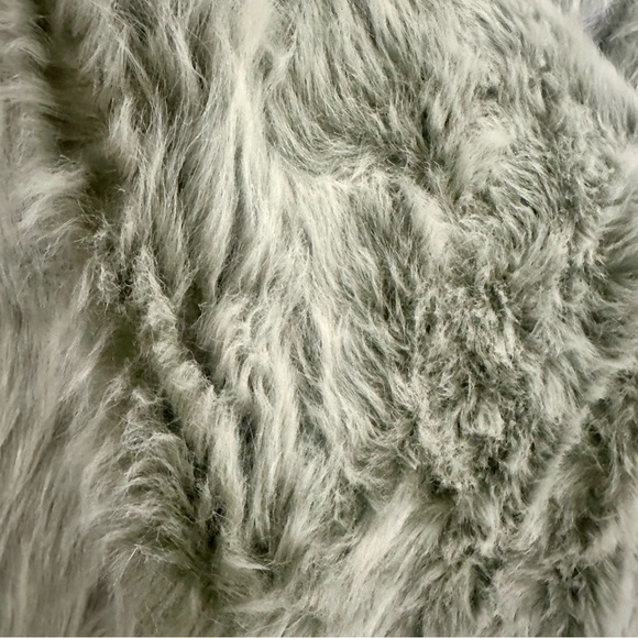 FAUX FUR TREE SKIRT Fully Lined 46” & 2 Matching Christmas Stockings Gray Soft - Picture 4 of 7